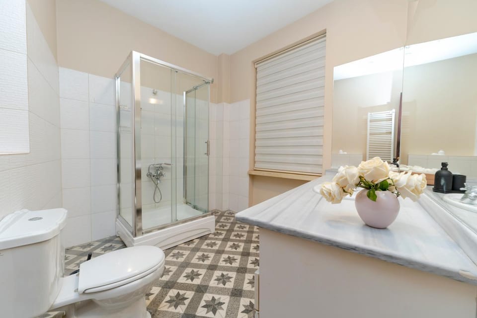 Central 3-Bedroom, 2-Bathroom Apartment in a Stylish Building Apartment in Istanbul
