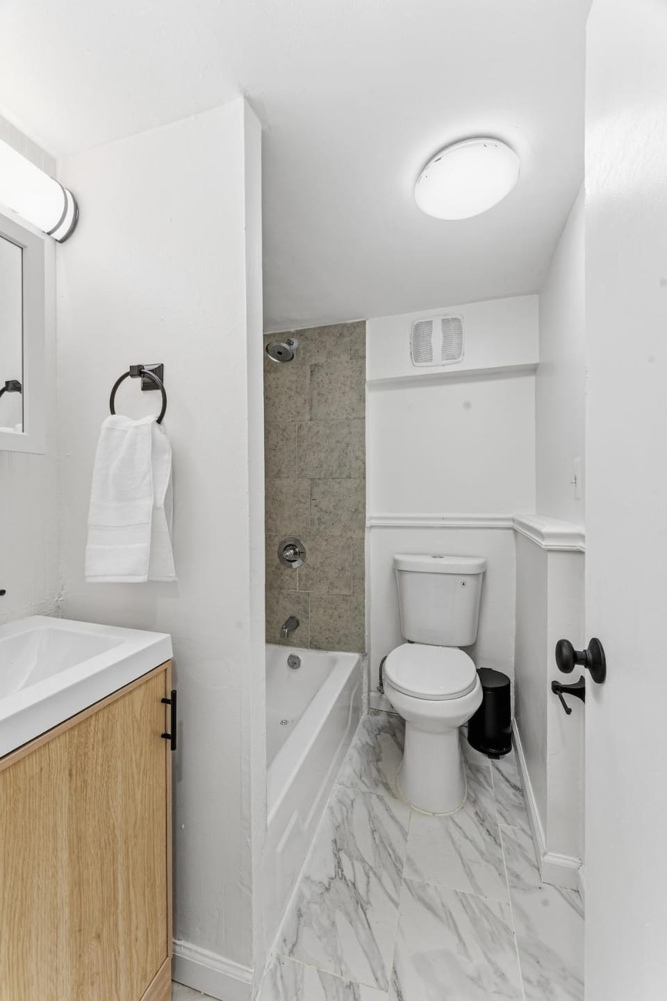 Bright Uptown Manhattan Studio Near Subway&Dining Apartment in Washington Heights
