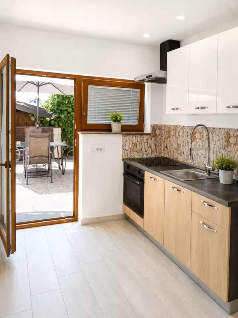 Kitchen or kitchenette, Dining area, dishwasher, oven, stove
