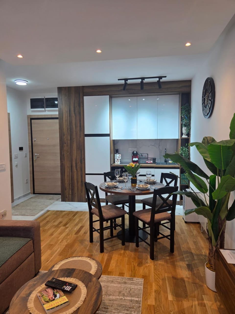 Kitchen or kitchenette, Living room, Seating area