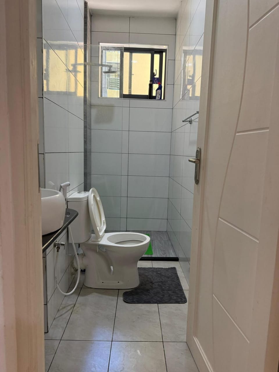 Cozy beach-close 1BR with pool, gym and parking Apartment in Mombasa County