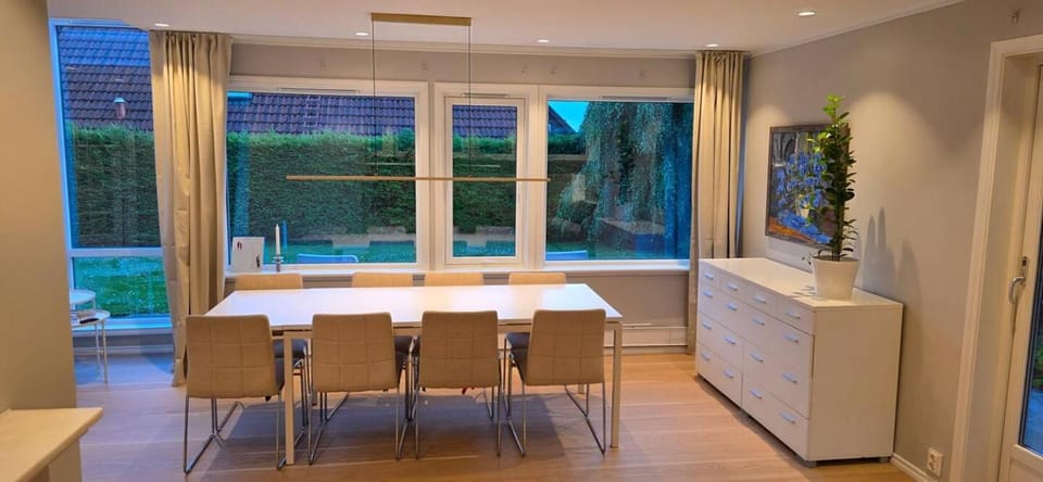 Luxury Scandinavian 3-Bedroom House near ONS with Parking Villa in Stavanger