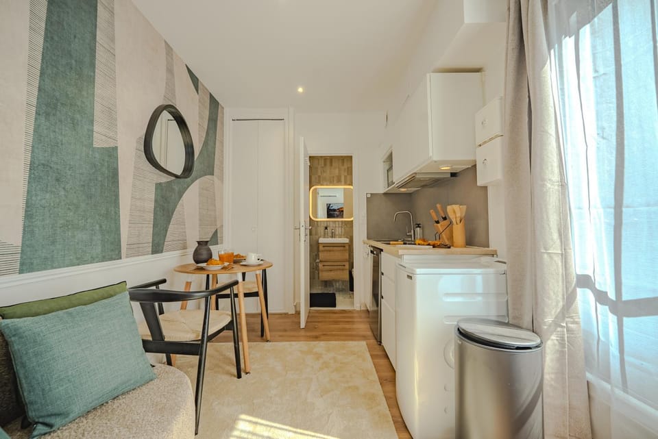 Day, Coffee/tea facilities, Kitchen or kitchenette, Living room, Seating area, Dining area, internet, stove, washing machine