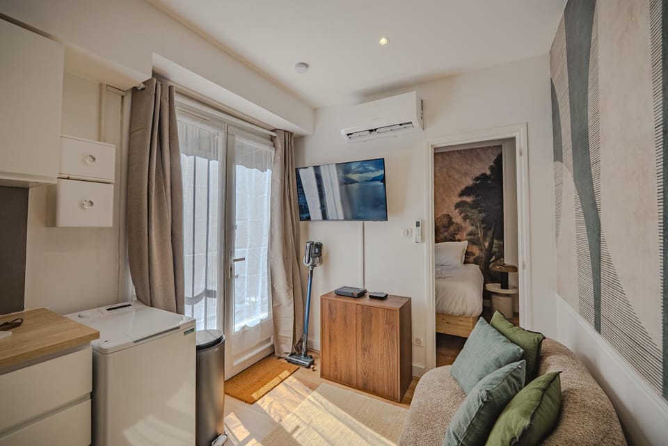 Bed, Day, Night, TV and multimedia, Kitchen or kitchenette, Living room, Seating area, Bedroom, internet, washing machine, air conditioner