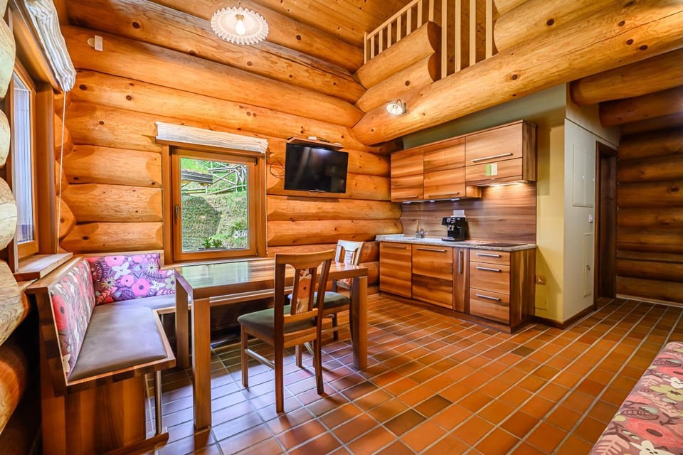 TV and multimedia, Kitchen or kitchenette, Living room, Seating area, Dining area