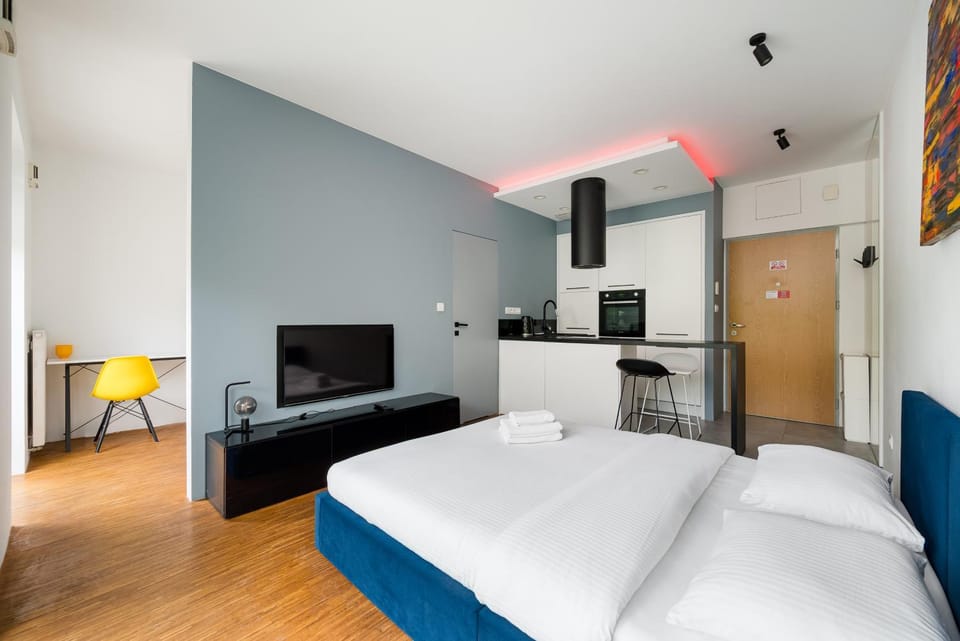 Bed, Photo of the whole room, Bedroom, oven