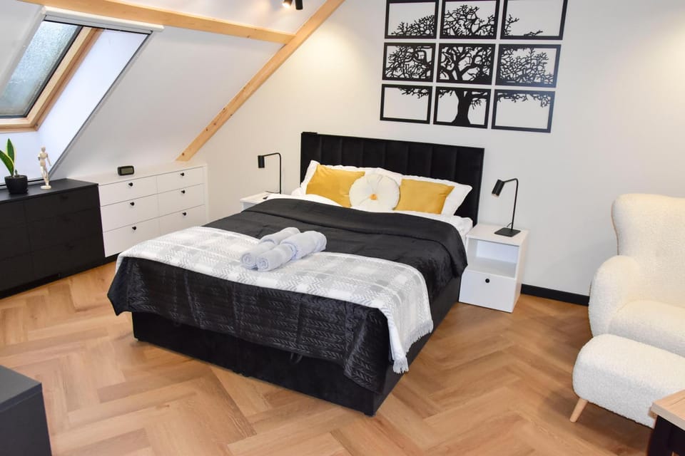 Bed, Bedroom
