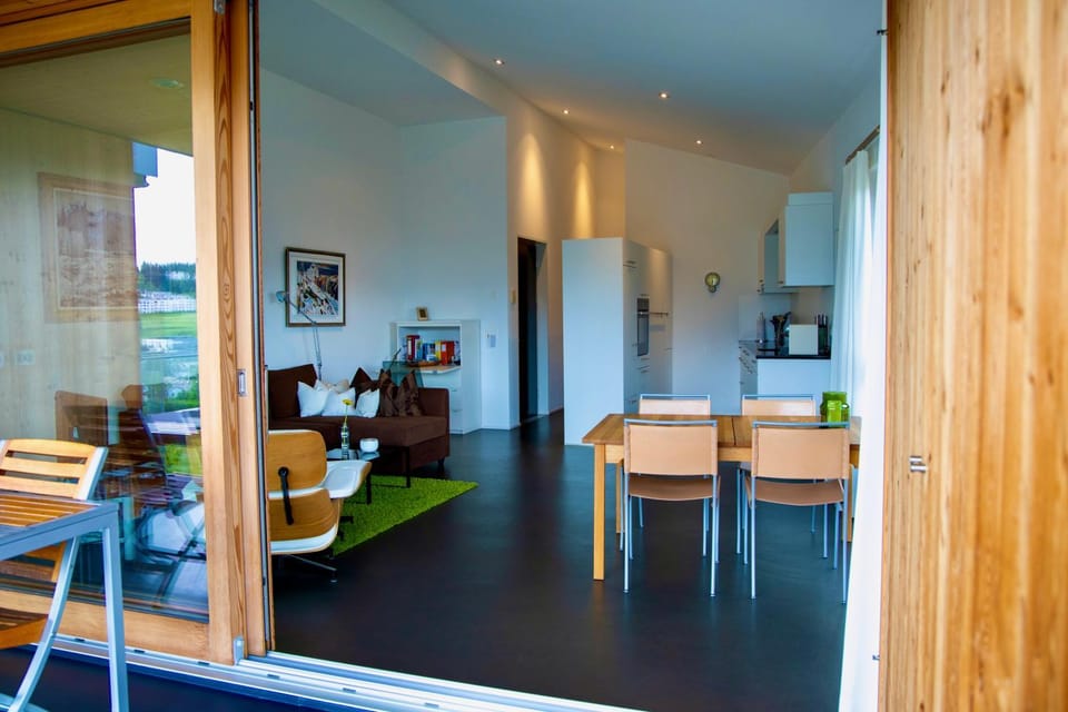 Kitchen or kitchenette, Living room, Seating area, Dining area
