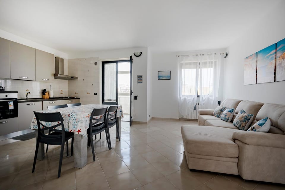 Seating area, kitchen