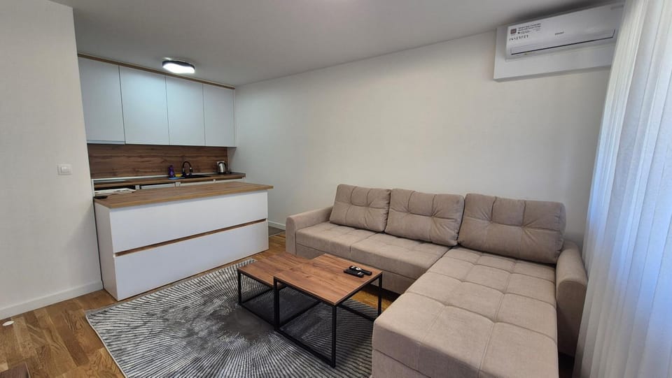 Kitchen or kitchenette, Living room, air conditioner
