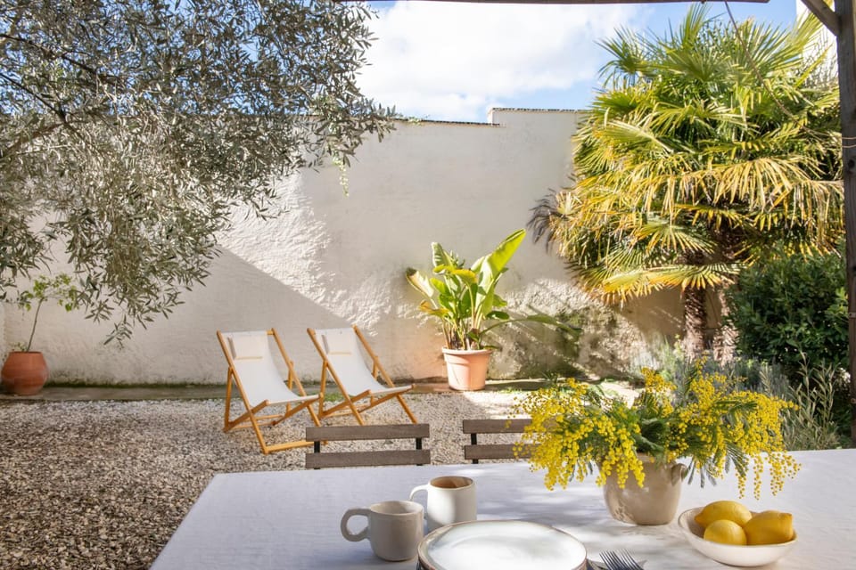 Patio, Dining area, Inner courtyard view