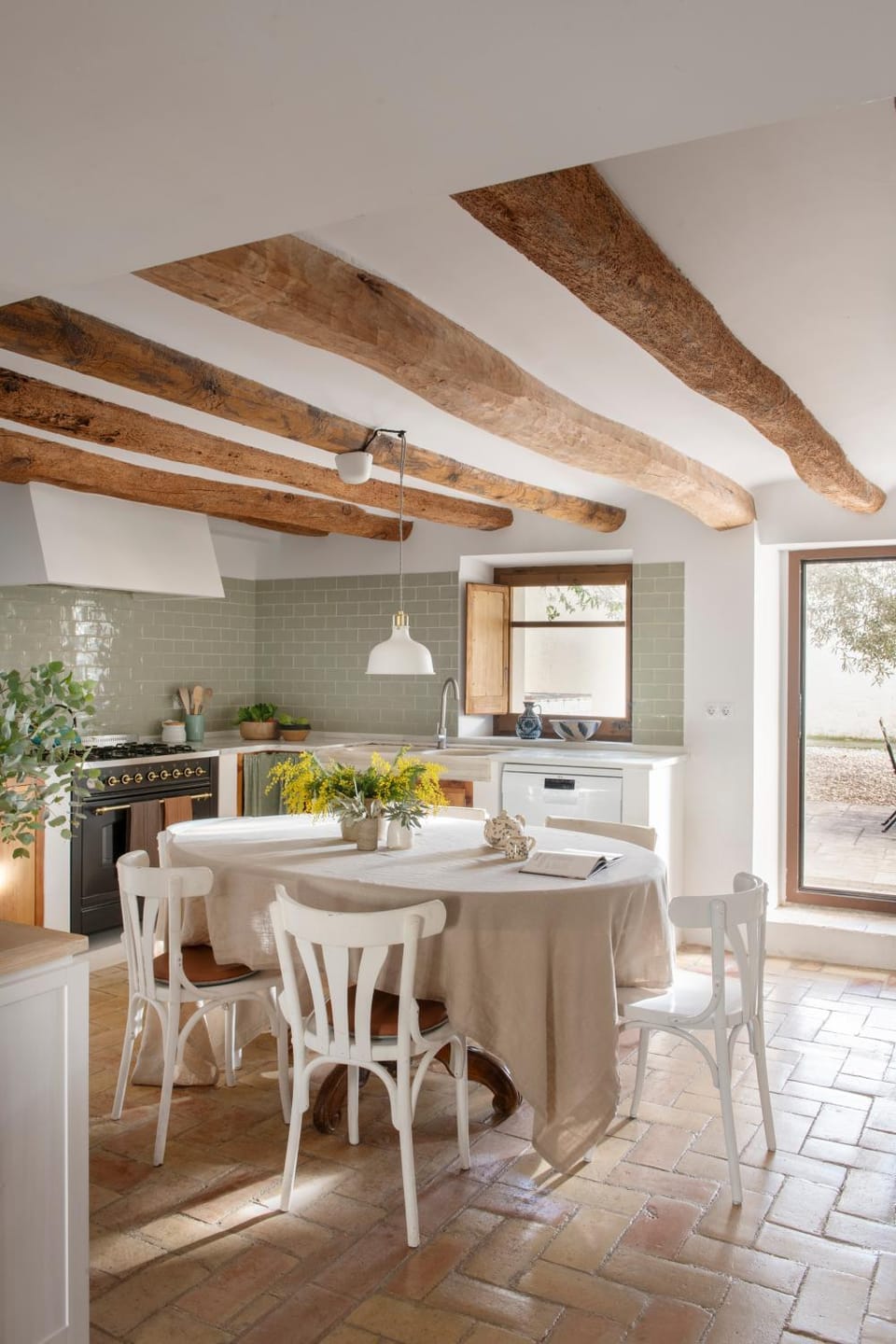 Kitchen or kitchenette, Inner courtyard view, dishwasher, kitchen