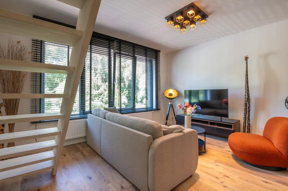 Beautiful and spacious renovated home for 10 House in Ostend