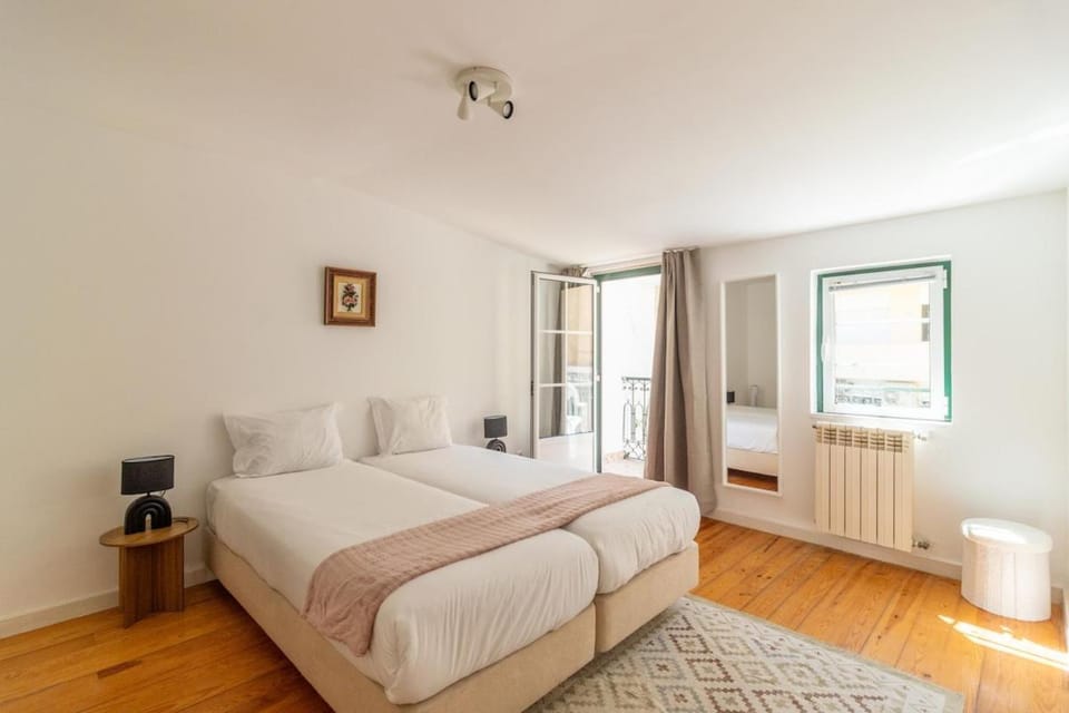Sunny Príncipe Real Villa, Patio, 4BR for 12 Villa in Lisbon