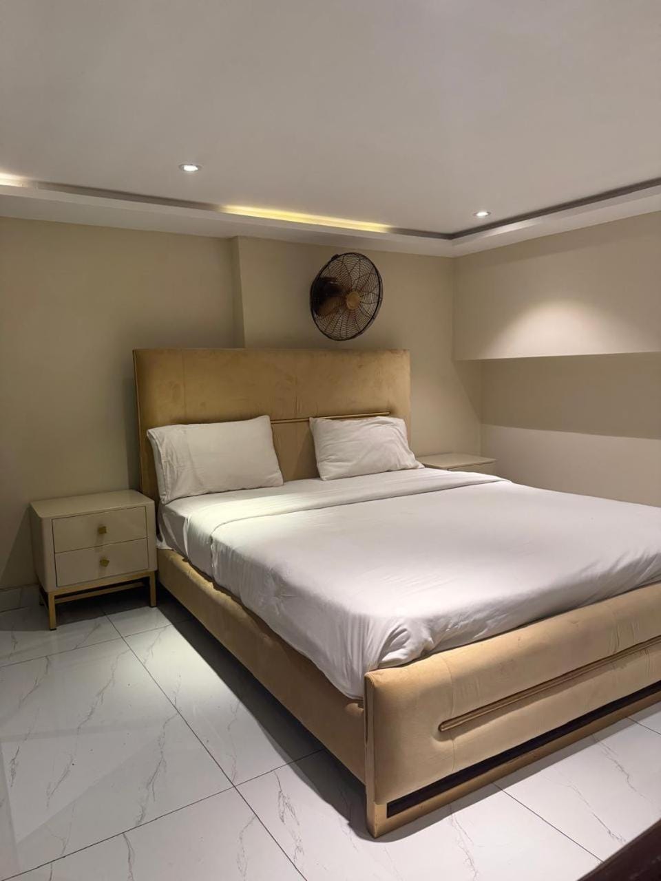 Amanah Mall Service Apartment model town Apartment in Lahore