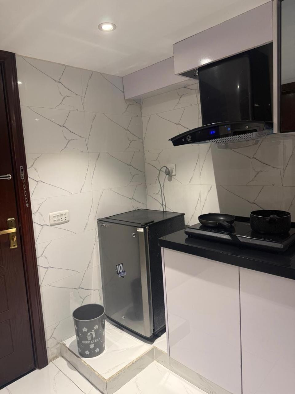 Amanah Mall Service Apartment model town Apartment in Lahore