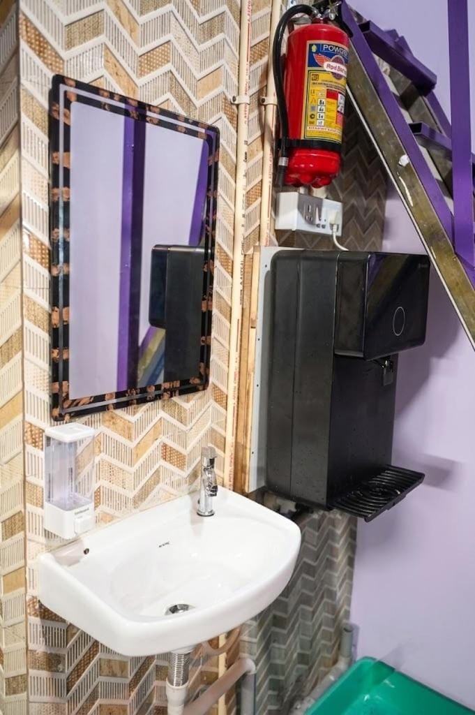 HostelHuez Hostel in Mumbai