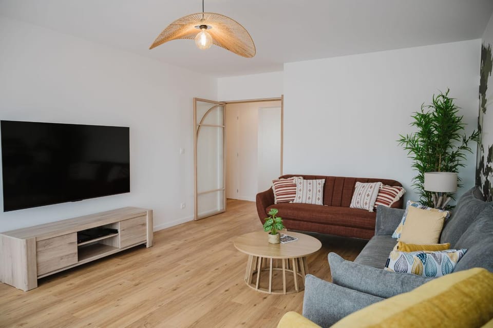 TV and multimedia, Living room, air conditioner