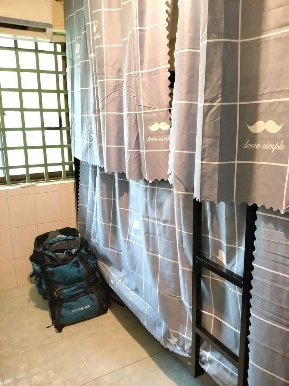 Swimming pool, towels