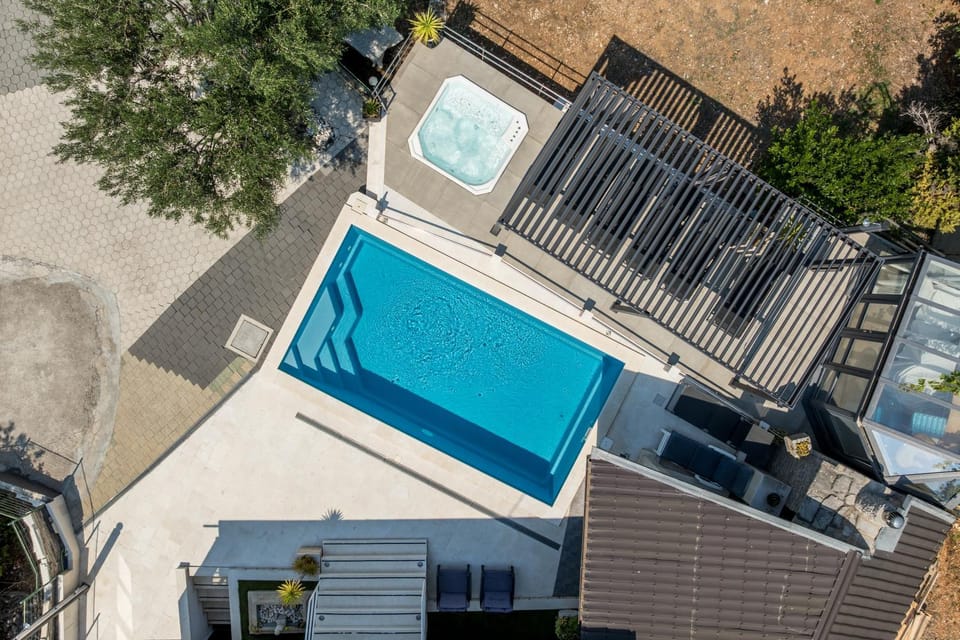 Patio, Pool view, Swimming pool, sunbed