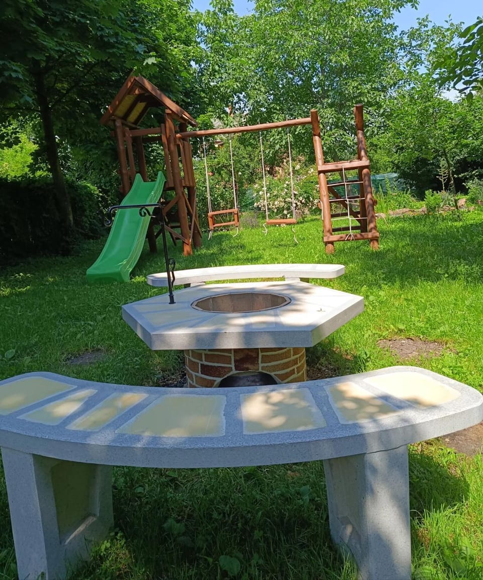 Mikola Vendégház, Pálosvörösmart Bed and Breakfast in Hungary