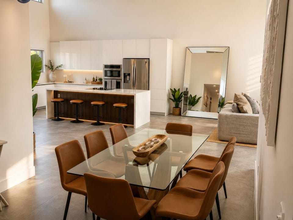 Villa Nerissa, Luxury 4BR Oasis in Miami Villa in North Bay Village