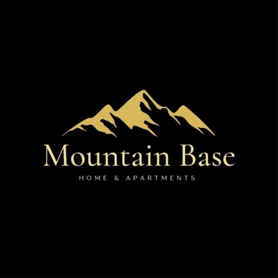 Mountain Base - Dwupoziomowy apartament "Przy lesie I" z prywatnym jacuzzi w Kościelisku Apartment in Lesser Poland Voivodeship