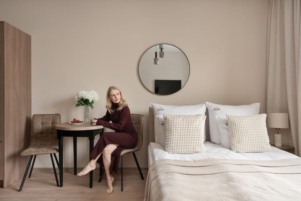 Bed, Living room, Photo of the whole room, Seating area, Bedroom