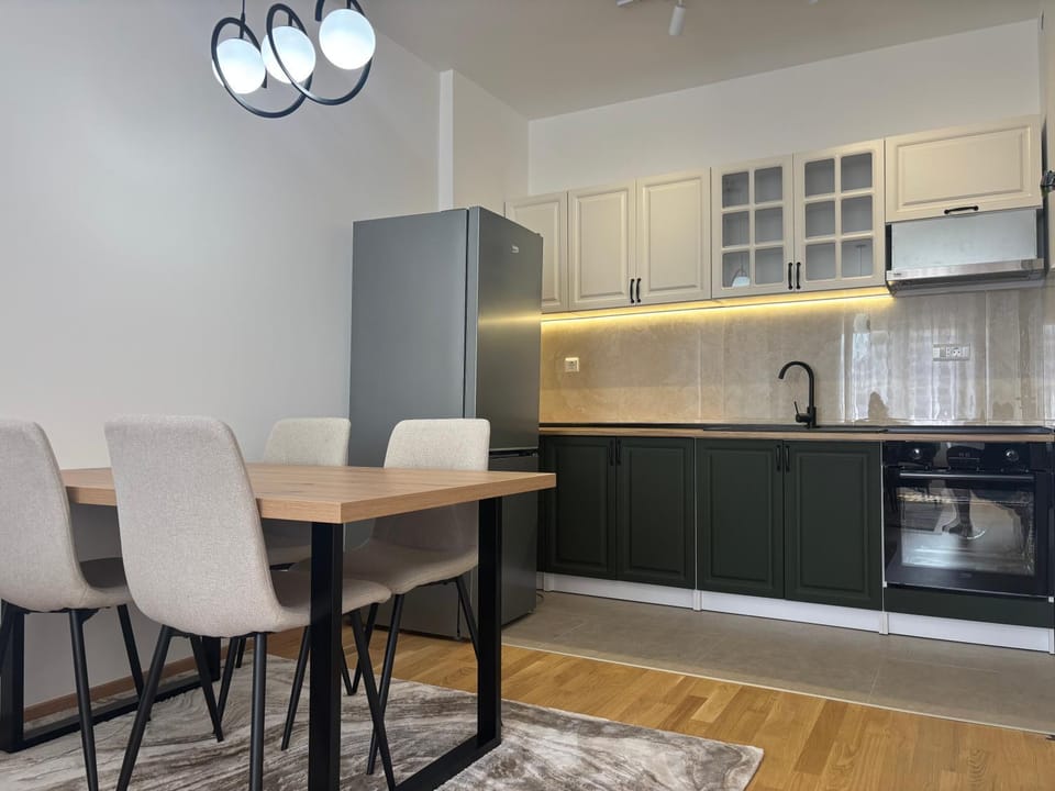 Kitchen or kitchenette, Dining area, dishwasher, oven