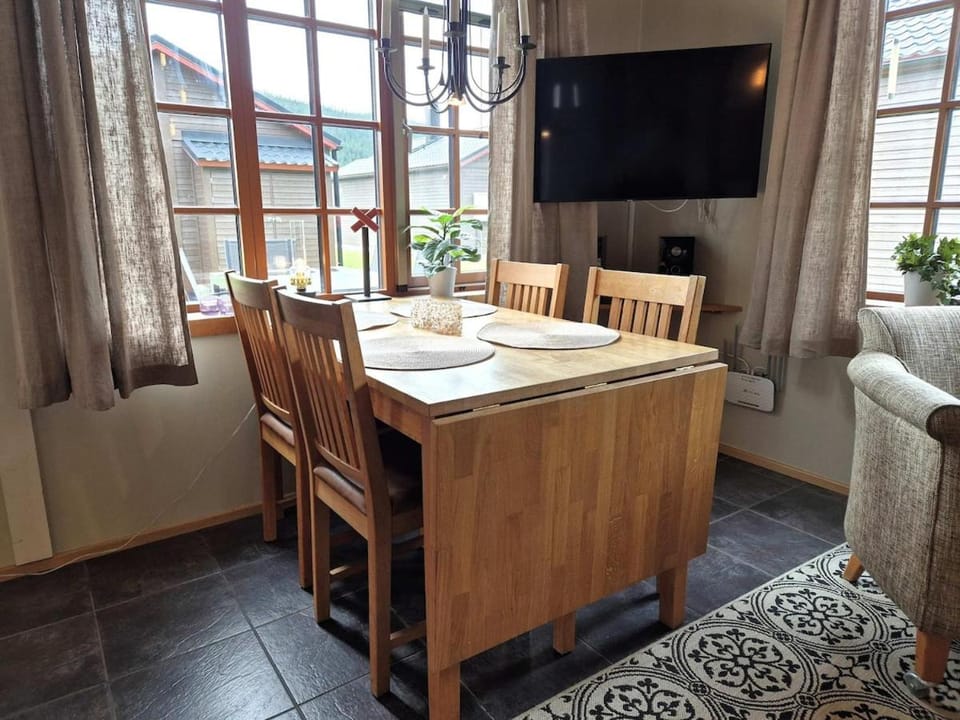 Family Cabin, Pet-Friendly w Fireplace Cabin in Sweden