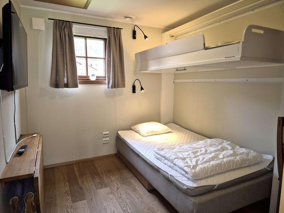 Family Cabin, Pet-Friendly w Fireplace Cabin in Sweden