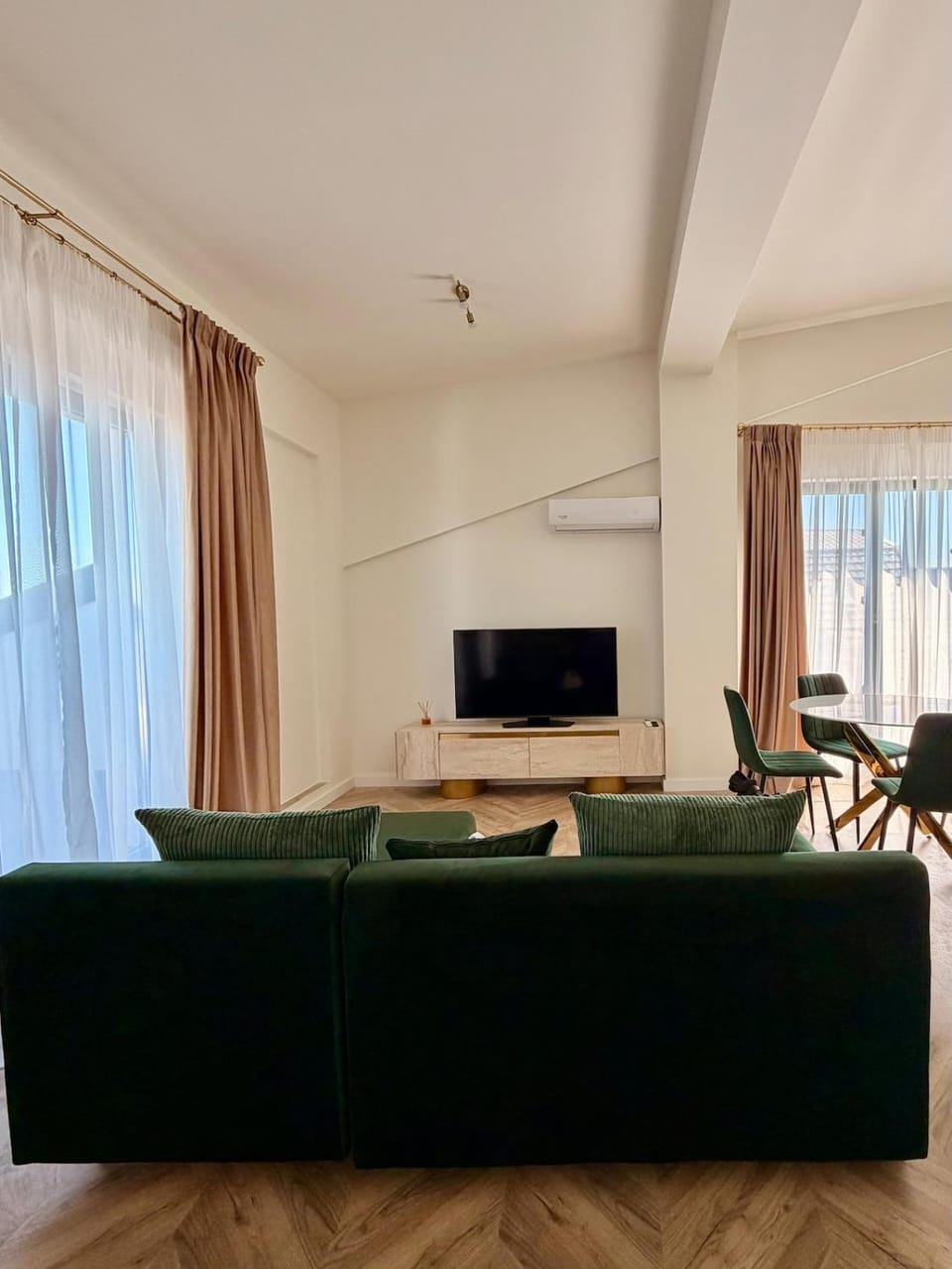 DAY Stay- Baneasa Romaero Terrace Apartment Free Parking & Self Check-in Apartment in Bucharest