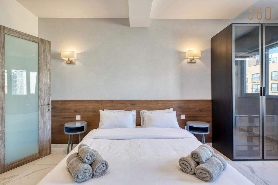 Bed, Photo of the whole room, Bedroom, towels, wardrobe