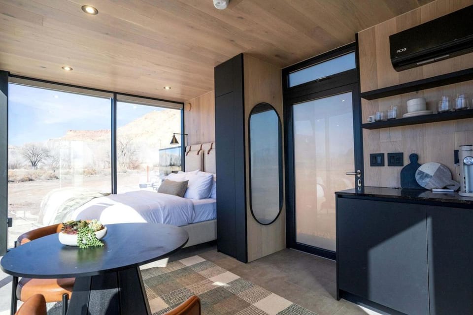 Unique Mirror Studio Retreat with Panoramic Views near Capitol Reef, Torrey Utah House in Capitol Reef