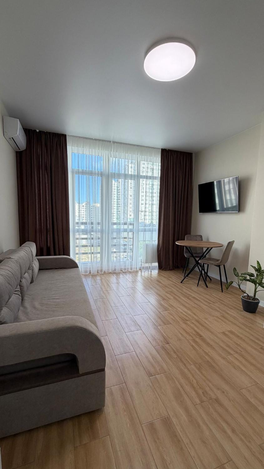 Светлый и уютный смарт в ЖК Smart City Apartment in Odessa
