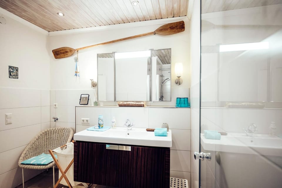 Shower, Bathroom, towels