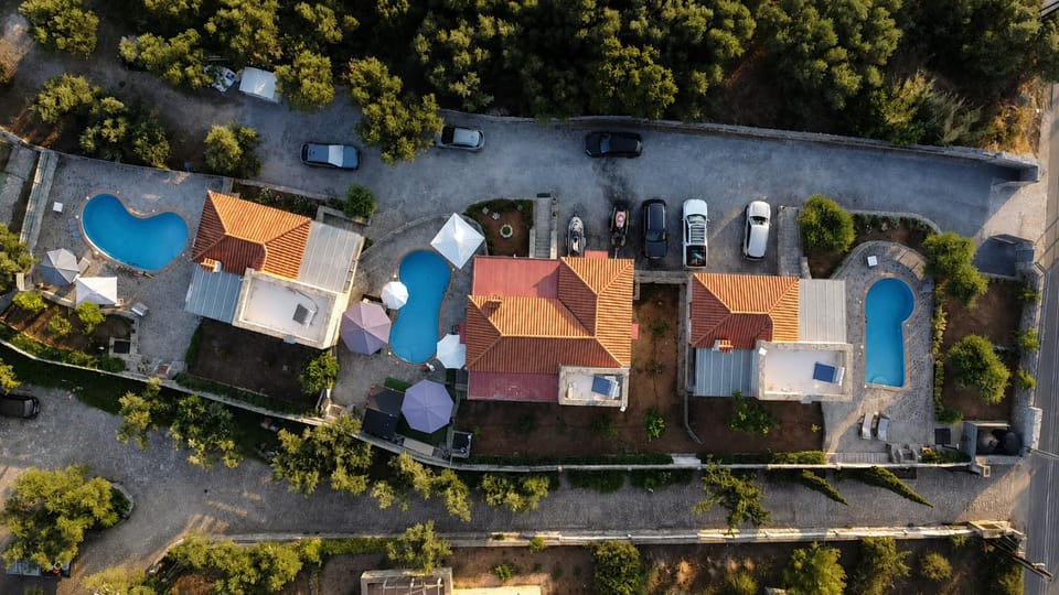 Property building, Neighbourhood, Natural landscape, Bird's eye view, Location, Parking
