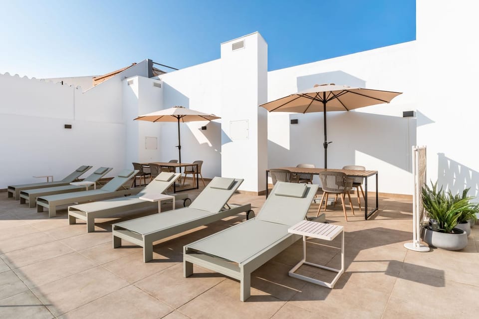 Balcony/Terrace, sunbed