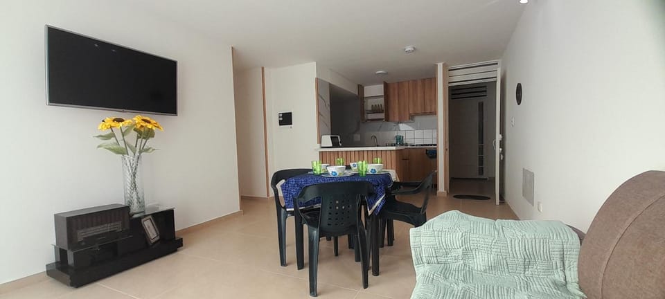Communal lounge/ TV room, TV and multimedia, Kitchen or kitchenette, Living room, Seating area, Dining area