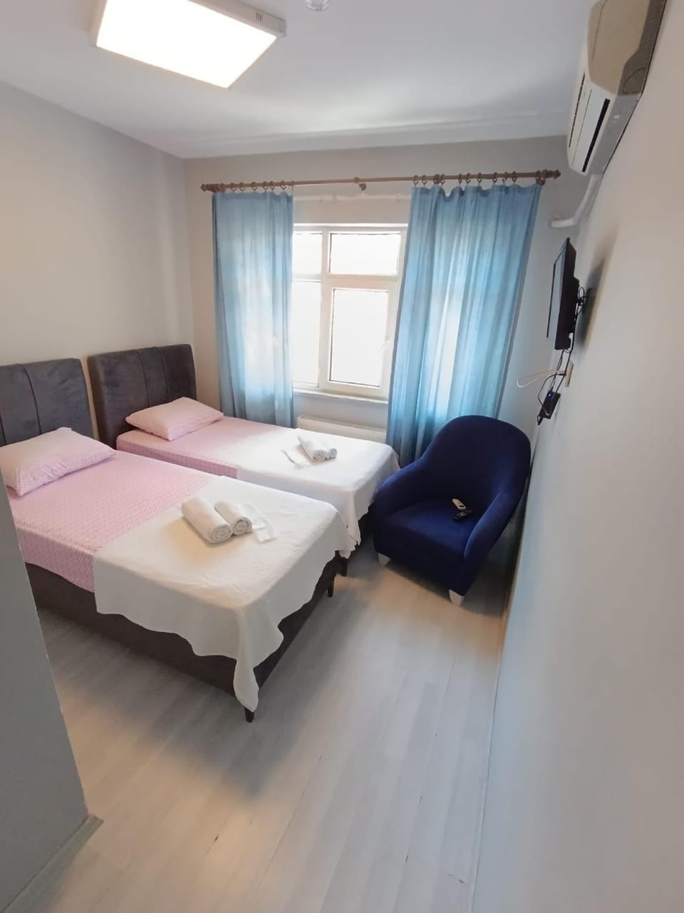 Photo of the whole room