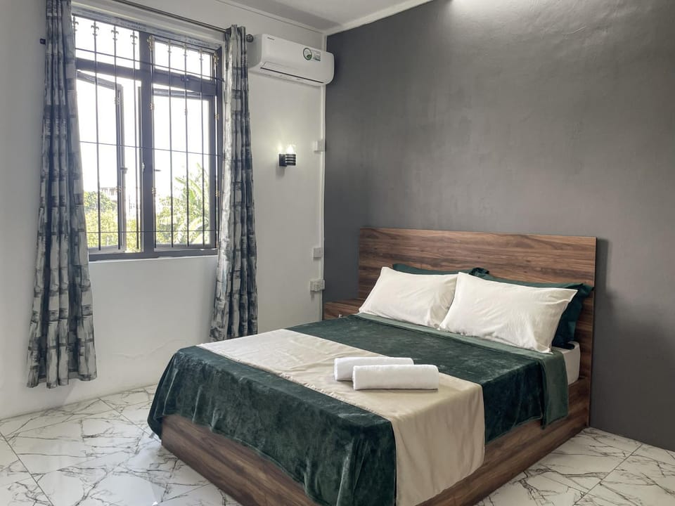 Bed, Photo of the whole room, Bedroom, towels, air conditioner