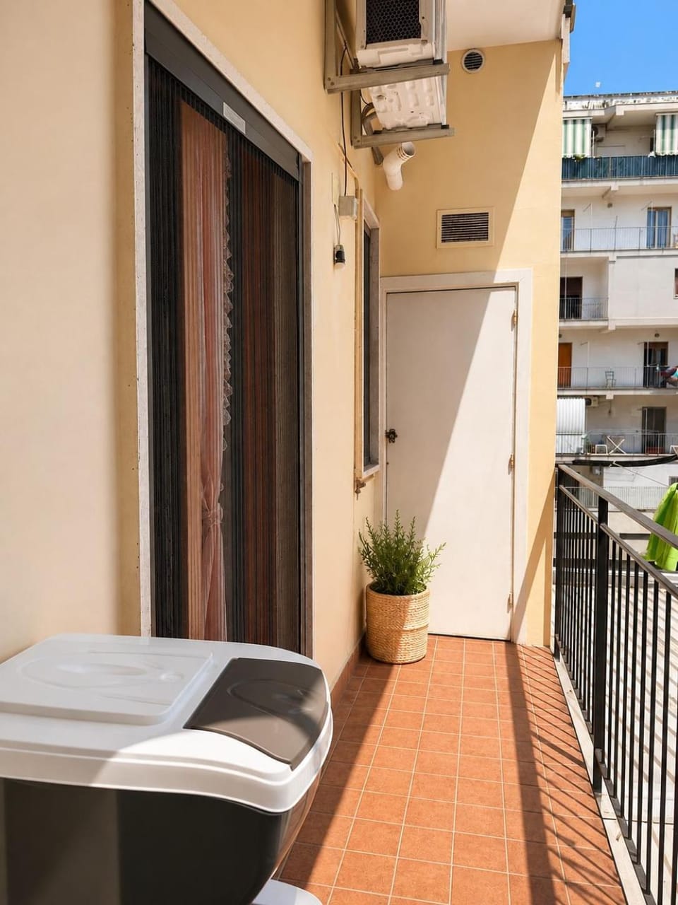 Property building, Balcony/Terrace