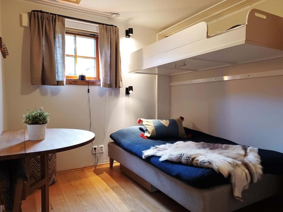 Family Cabin with Fireplace Cabin in Sweden