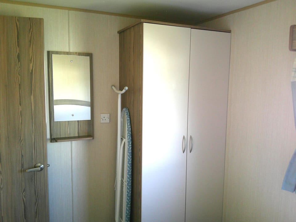 Bedroom, wardrobe