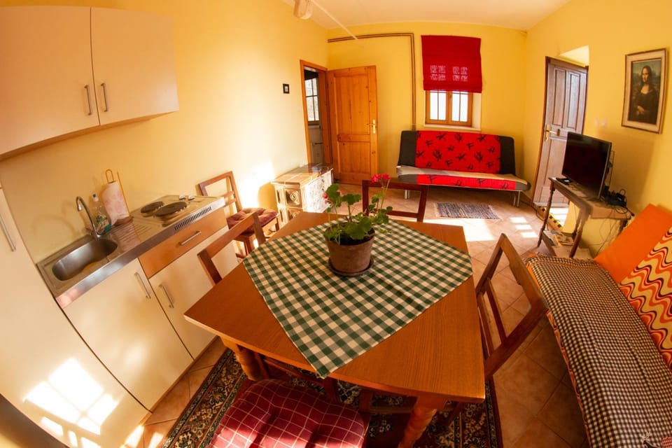 Kitchen or kitchenette, Living room
