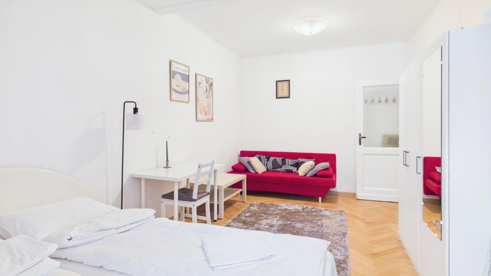 Bed, Living room