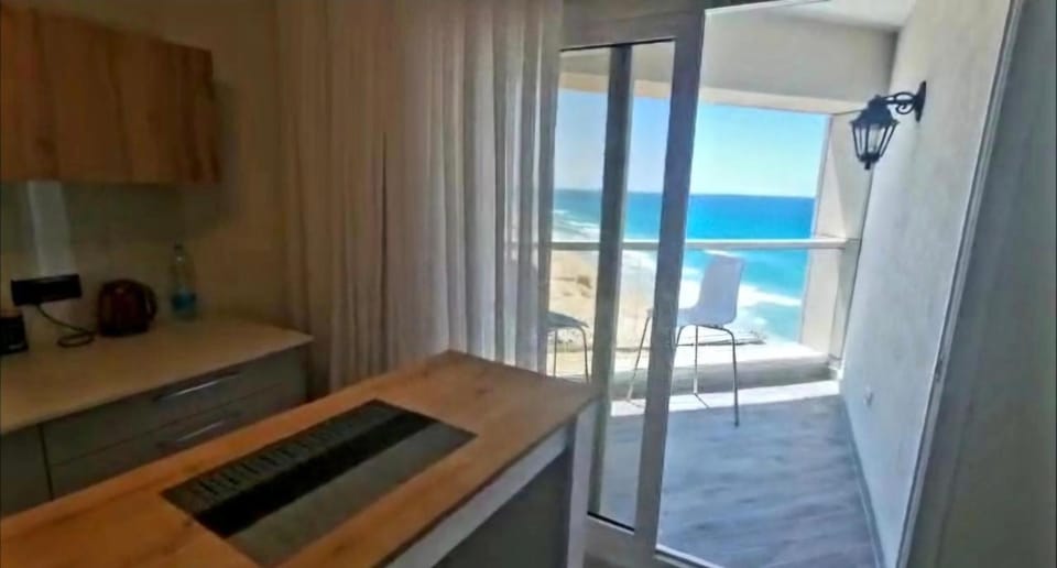 Kitchen or kitchenette, Sea view