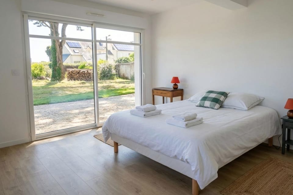 New Home 3-Min Walk to Beach & Large Garden House in La Turballe