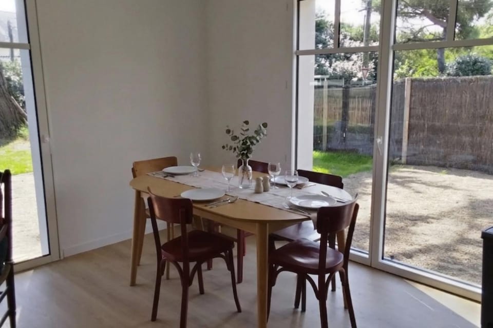 New Home 3-Min Walk to Beach & Large Garden House in La Turballe