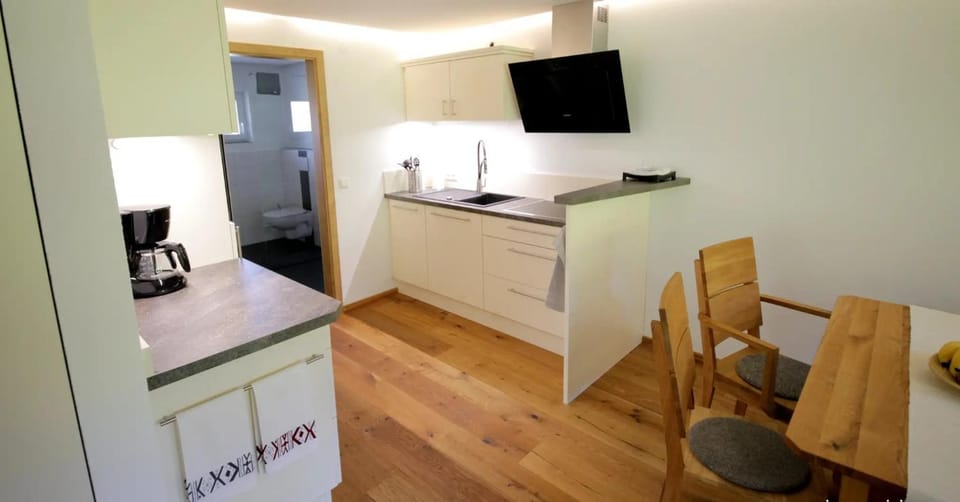 Kitchen or kitchenette, Living room